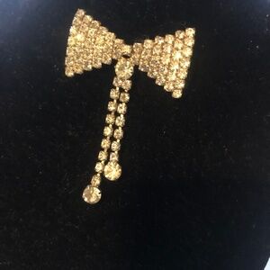 Vintage rhinestone bow tie brooch to dd that extra shine on your blouse - used.